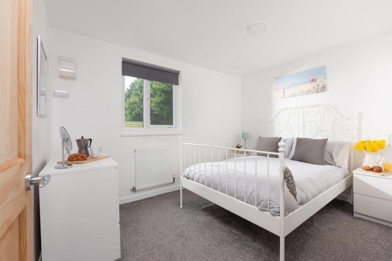 Bushwood-Beautifully Fitted Wooden Lodge Helston Cornwall Extérieur photo