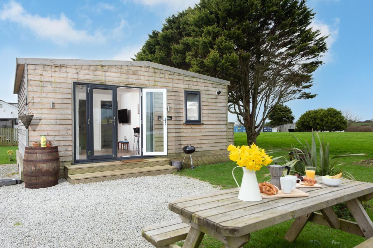 Bushwood-Beautifully Fitted Wooden Lodge Helston Cornwall Extérieur photo