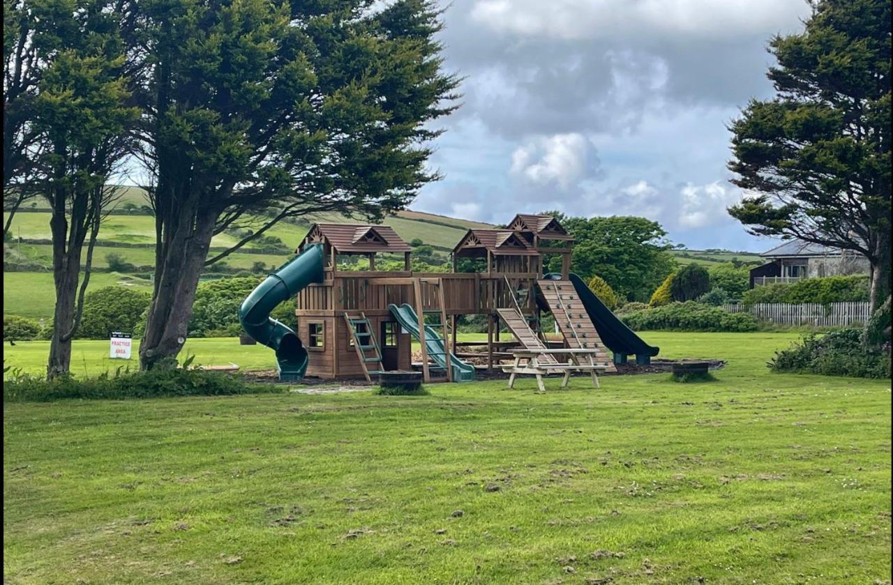 Bushwood-Beautifully Fitted Wooden Lodge Helston Cornwall Extérieur photo